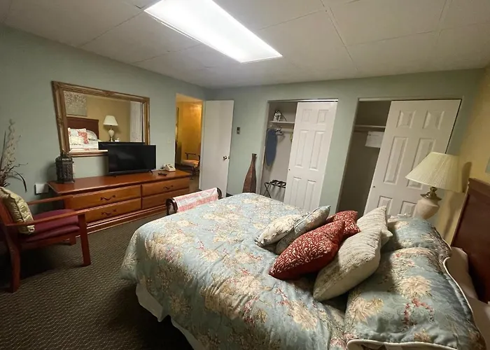 Colonial Brick Inn & Suites