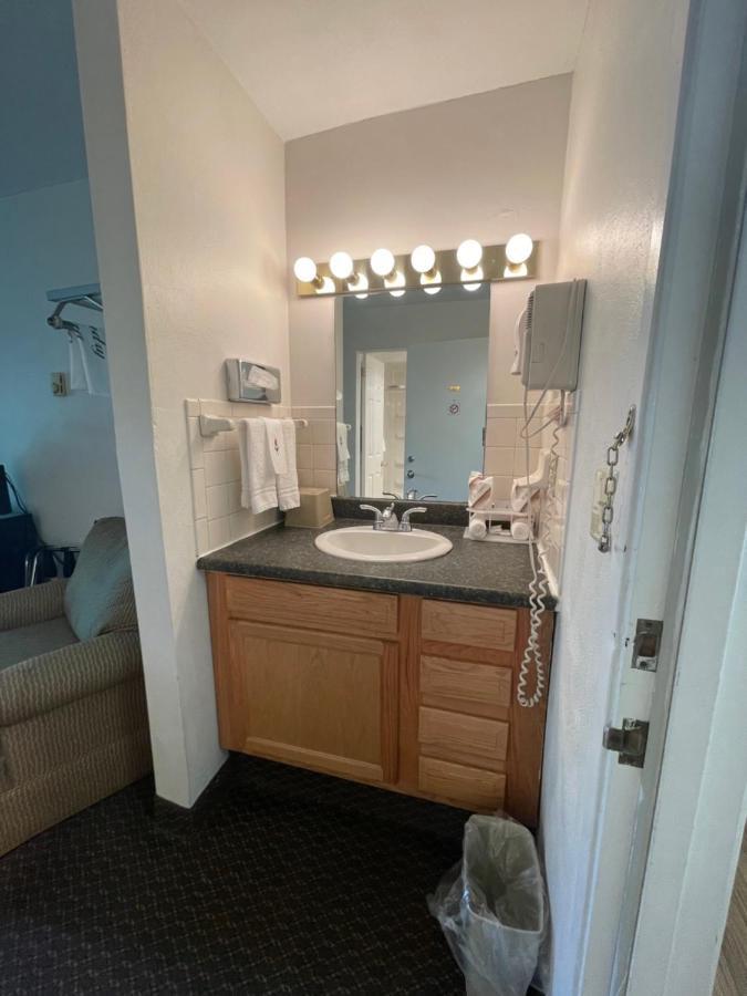 Colonial Brick & 4*